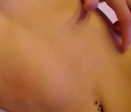 Novinha de 21 se masturba na cam