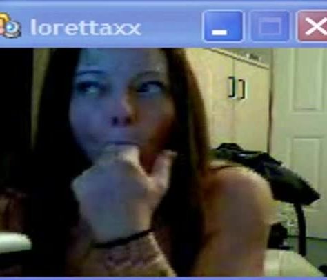 Lorettaxx cyber cuckolds boyfriend to many viewers on camfrog